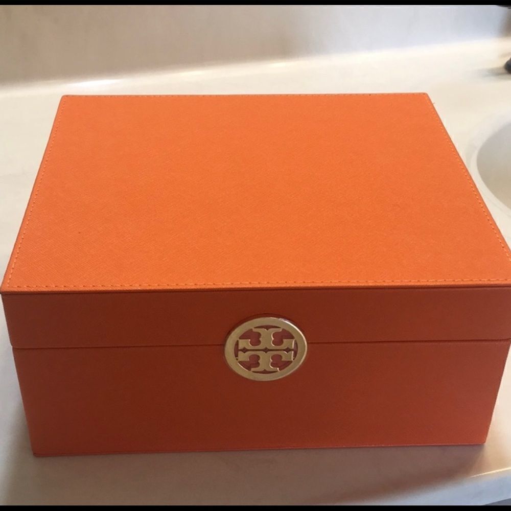 🎉last deal 🎉Tory Burch box